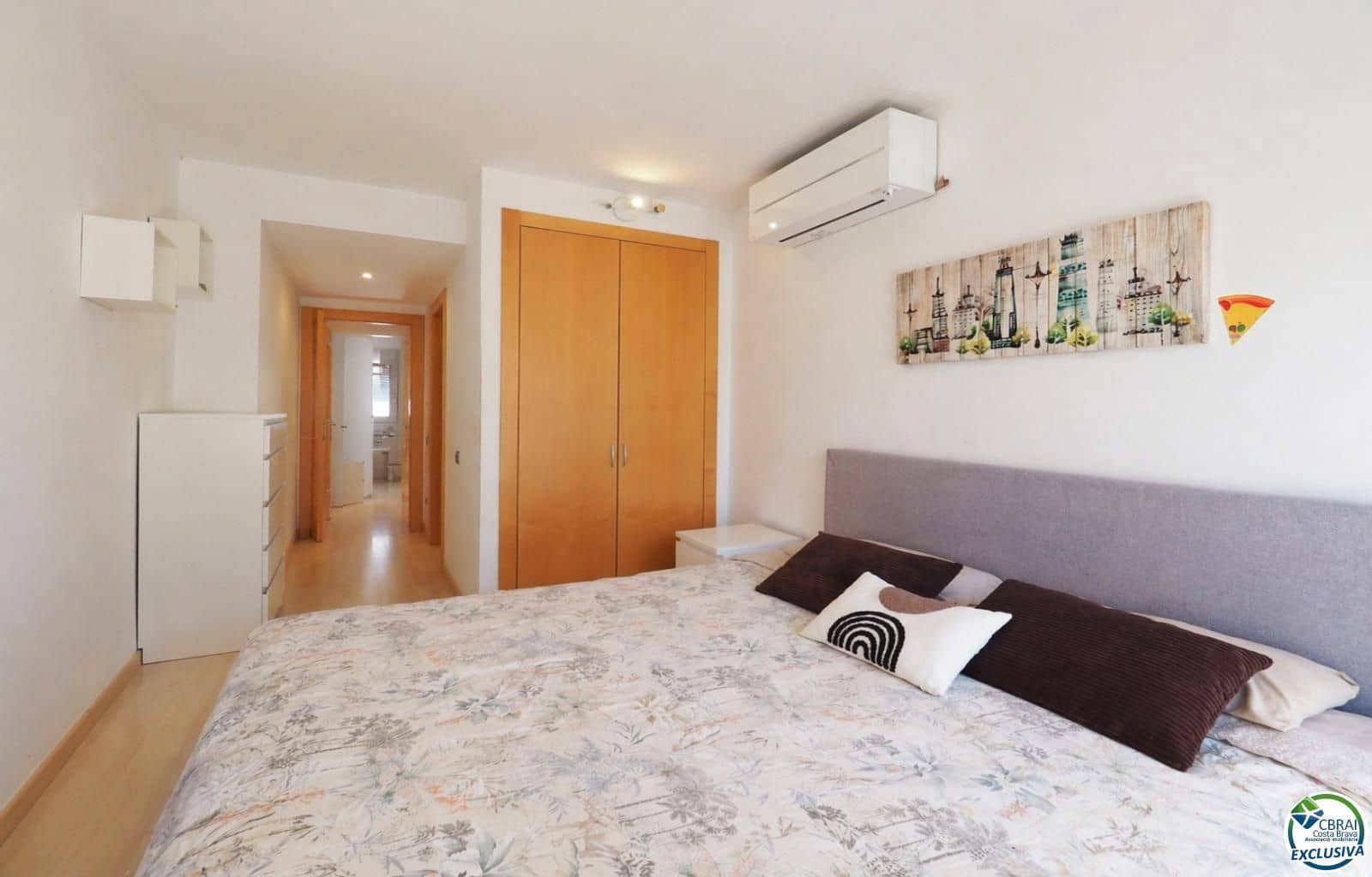 4 bedroom Flat for sale in Roses with garage - € 418,000 (Ref: 9785987)