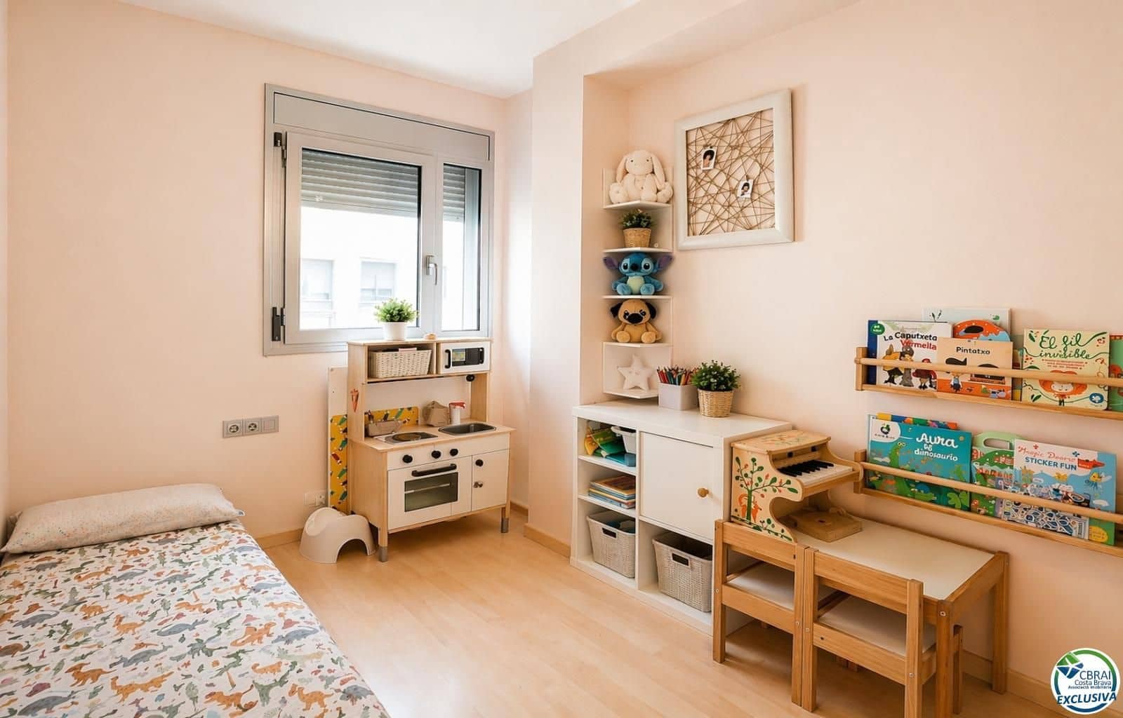 4 bedroom Flat for sale in Roses with garage - € 418,000 (Ref: 9785987)