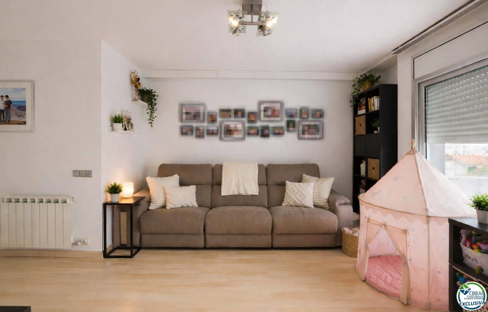 4 bedroom Flat for sale in Roses with garage - € 418,000 (Ref: 9785987)