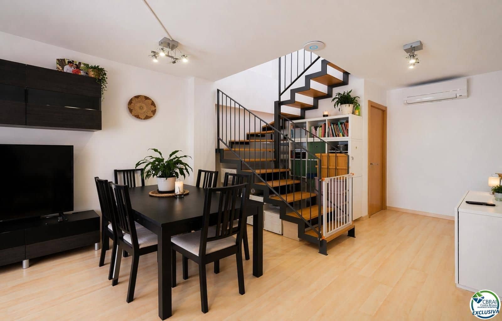 4 bedroom Flat for sale in Roses with garage - € 418,000 (Ref: 9785987)