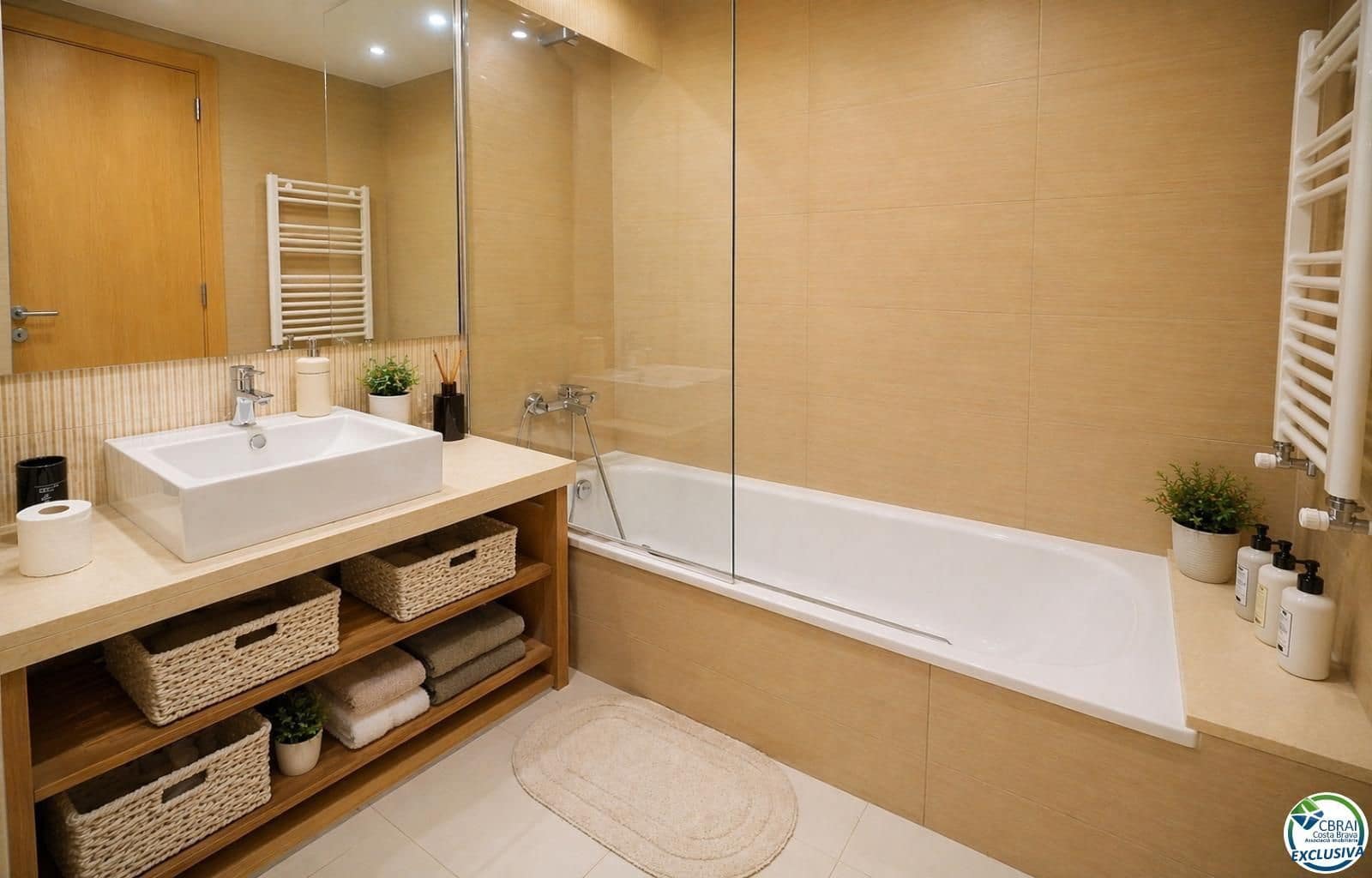 4 bedroom Flat for sale in Roses with garage - € 418,000 (Ref: 9785987)