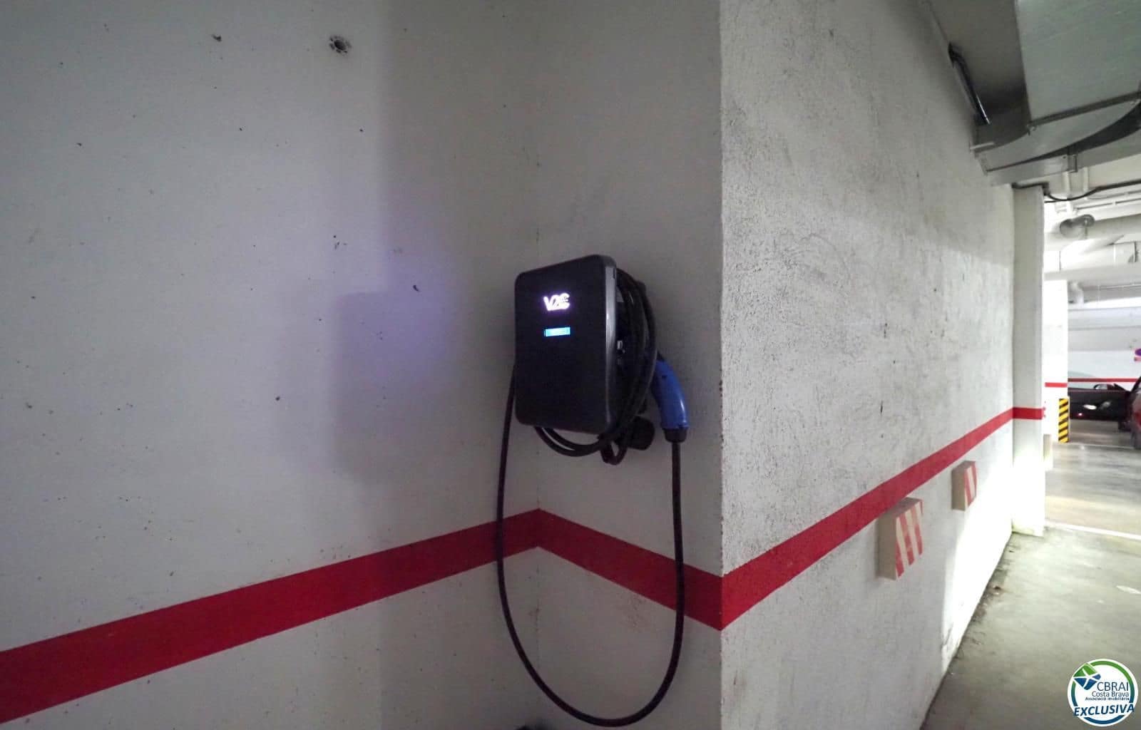 4 bedroom Flat for sale in Roses with garage - € 418,000 (Ref: 9785987)