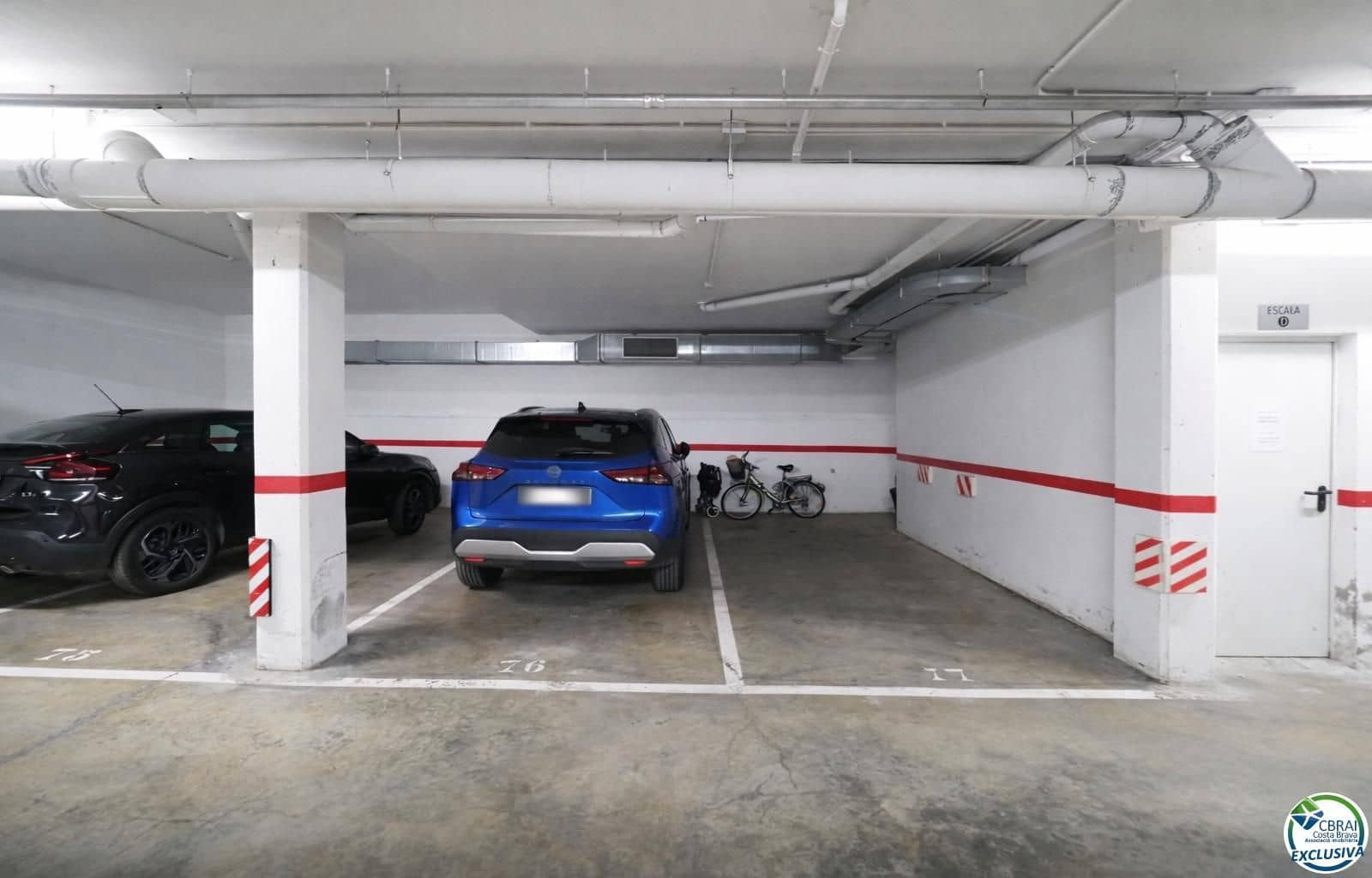 4 bedroom Flat for sale in Roses with garage - € 418,000 (Ref: 9785987)