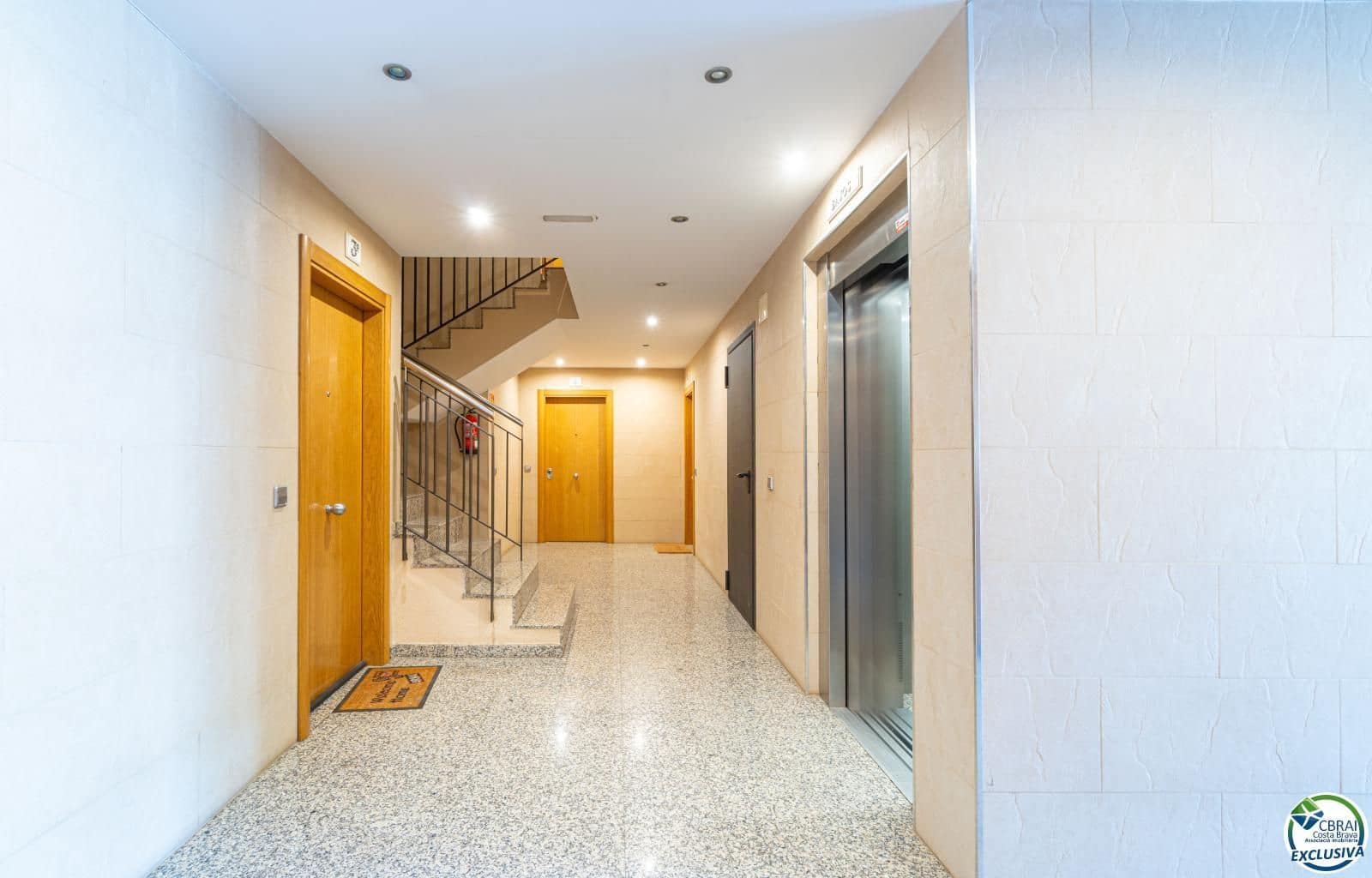 2 makuuhuone Asunto myytävänä paikassa Roses mukana uima-altaan 
autotalli - 215 000 € (Ref: 9793216)