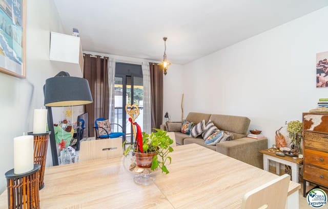 2 bedroom Flat for sale in Roses with pool garage - € 215,000 (Ref: 9793216)