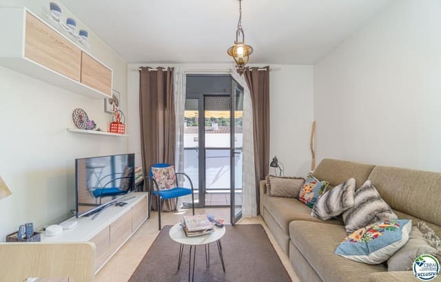 2 bedroom Flat for sale in Roses with pool garage - € 215,000 (Ref: 9793216)