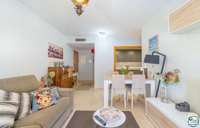 2 bedroom Flat for sale in Roses with pool garage - € 215,000 (Ref: 9793216)