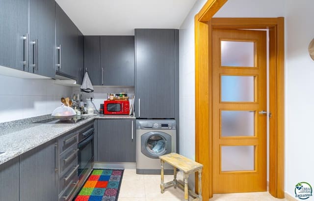 2 bedroom Flat for sale in Roses with pool garage - € 215,000 (Ref: 9793216)