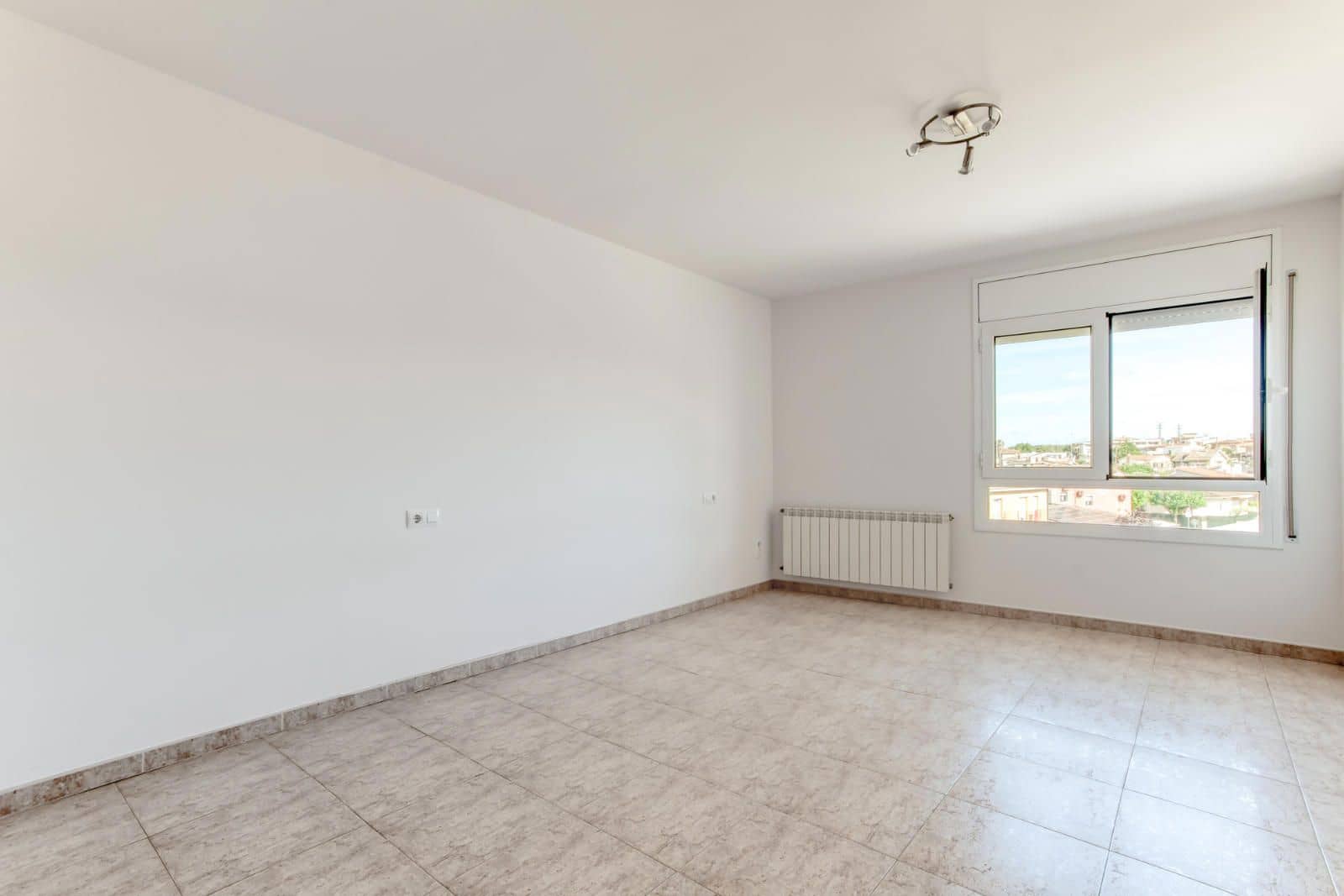 3 bedroom Flat for sale in Caldes de Malavella - € 295,000 (Ref: 9832356)