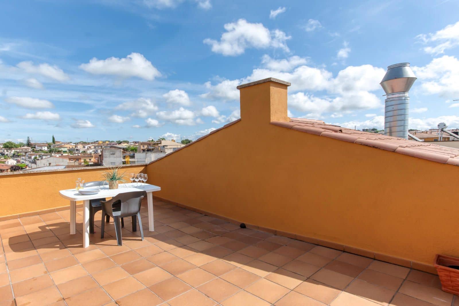 3 bedroom Flat for sale in Caldes de Malavella - € 295,000 (Ref: 9832356)