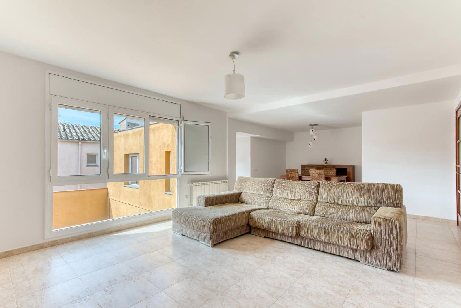 3 bedroom Flat for sale in Caldes de Malavella - € 295,000 (Ref: 9832356)