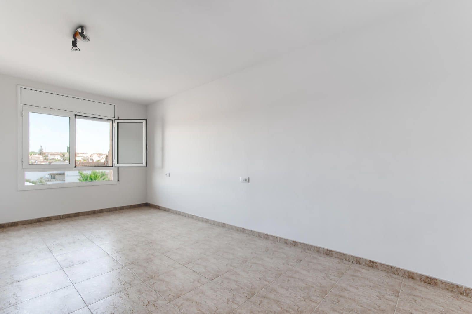 3 bedroom Flat for sale in Caldes de Malavella - € 295,000 (Ref: 9832356)