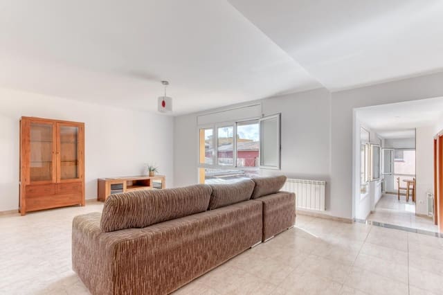 3 bedroom Flat for sale in Caldes de Malavella - € 295,000 (Ref: 9832356)