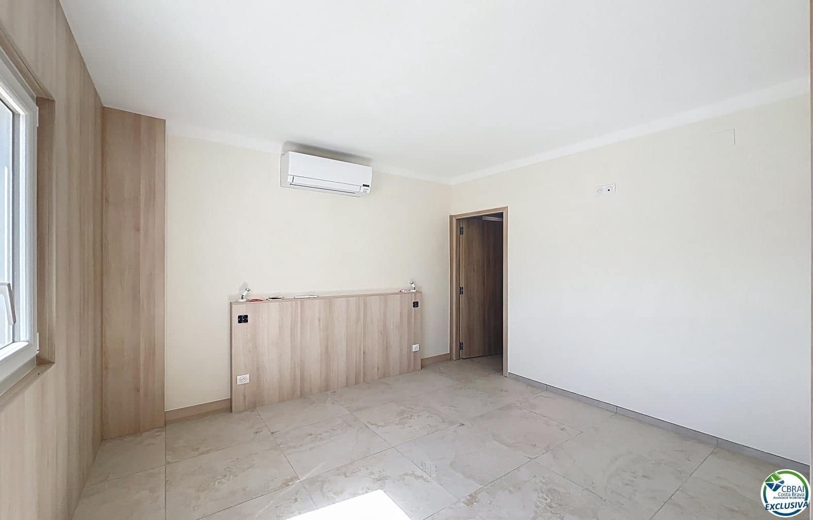 5 makuuhuone Huvila myytävänä paikassa Empuriabrava - 595 000 € (Ref: 9839733)