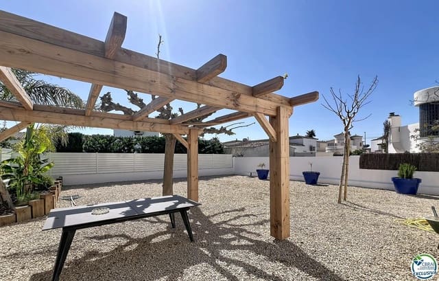 5 makuuhuone Huvila myytävänä paikassa Empuriabrava, Castelló d'Empúries - 595 000 € (Ref: 9839733)
