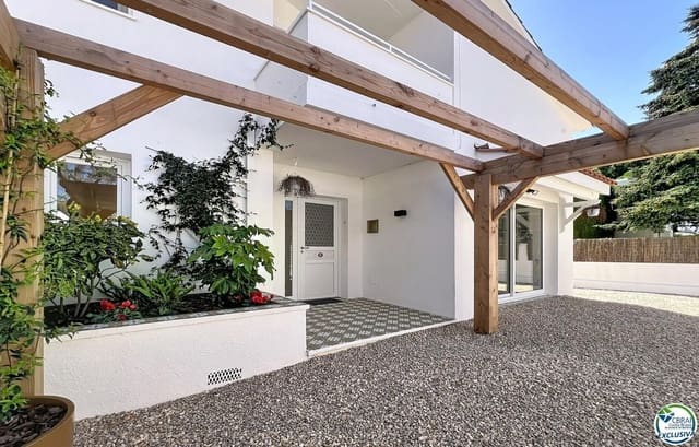 5 makuuhuone Huvila myytävänä paikassa Empuriabrava, Castelló d'Empúries - 595 000 € (Ref: 9839733)