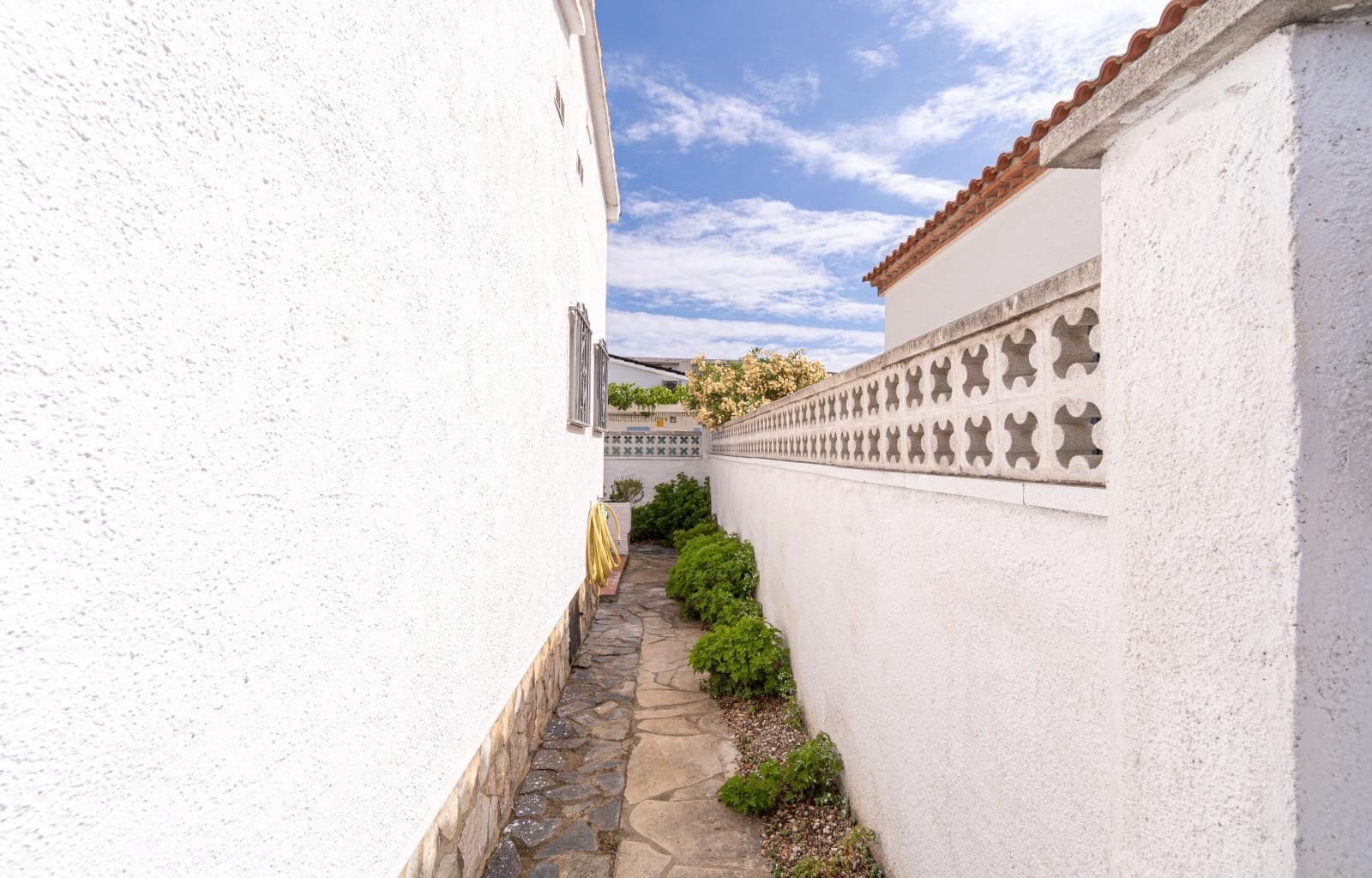 2 bedroom Villa for sale in Santa Margarida with pool garage - € 349,000 (Ref: 9844521)
