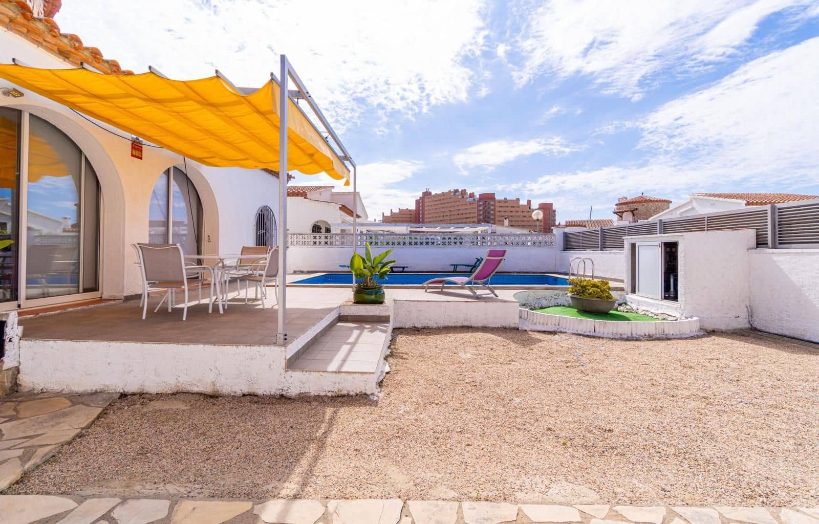 2 bedroom Villa for sale in Santa Margarida with pool garage - € 349,000 (Ref: 9844521)