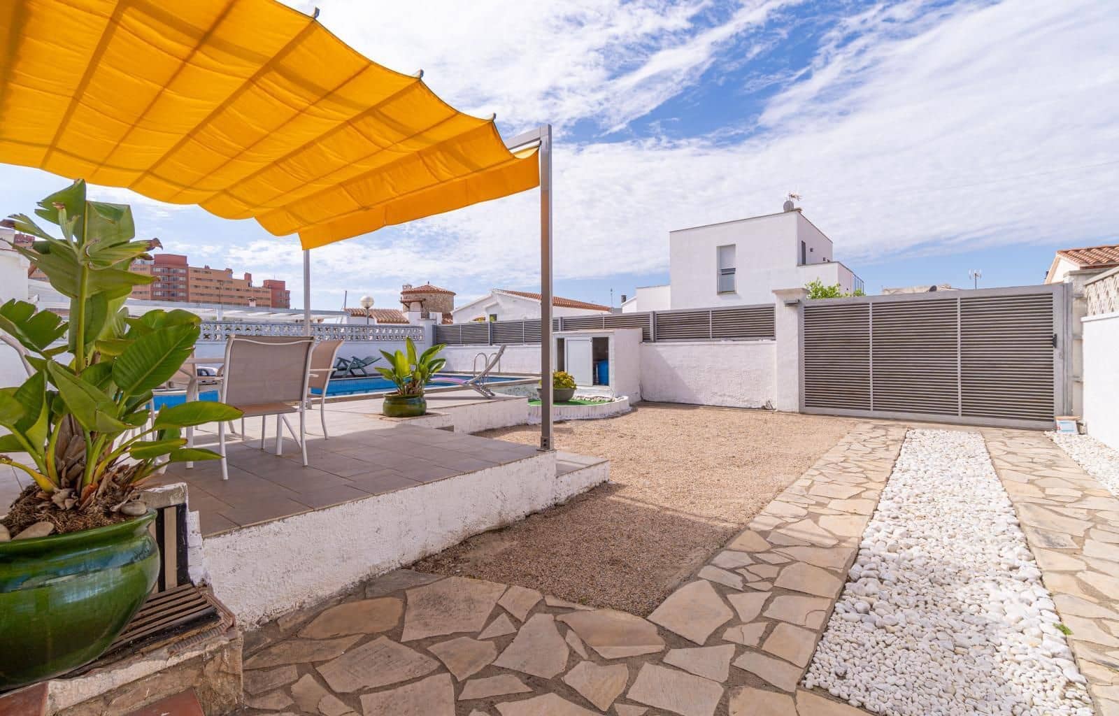 2 bedroom Villa for sale in Santa Margarida with pool garage - € 349,000 (Ref: 9844521)