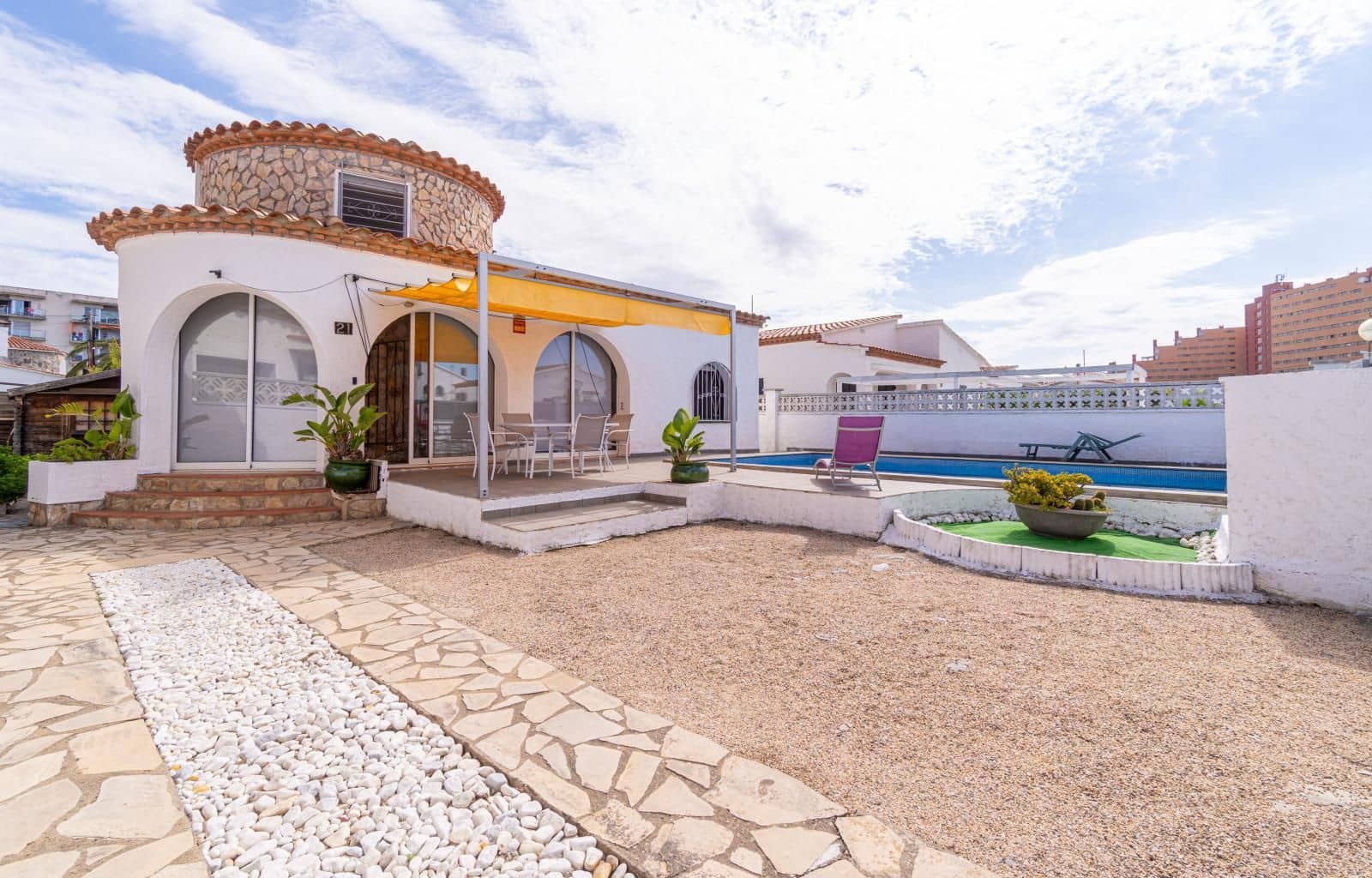 2 bedroom Villa for sale in Santa Margarida with pool garage - € 349,000 (Ref: 9844521)