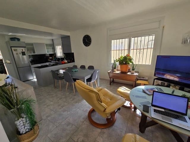 2 makuuhuone Huvila myytävänä paikassa Empuriabrava, Castelló d'Empúries mukana uima-altaan 
autotalli - 495 000 € (Ref: 9844526)