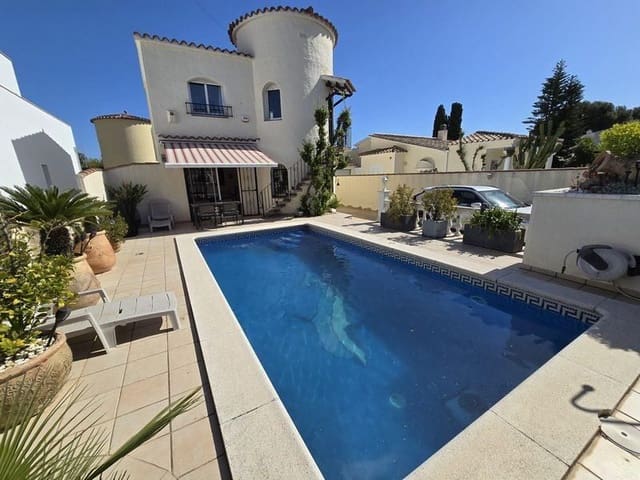 2 makuuhuone Huvila myytävänä paikassa Empuriabrava, Castelló d'Empúries mukana uima-altaan 
autotalli - 495 000 € (Ref: 9844526)