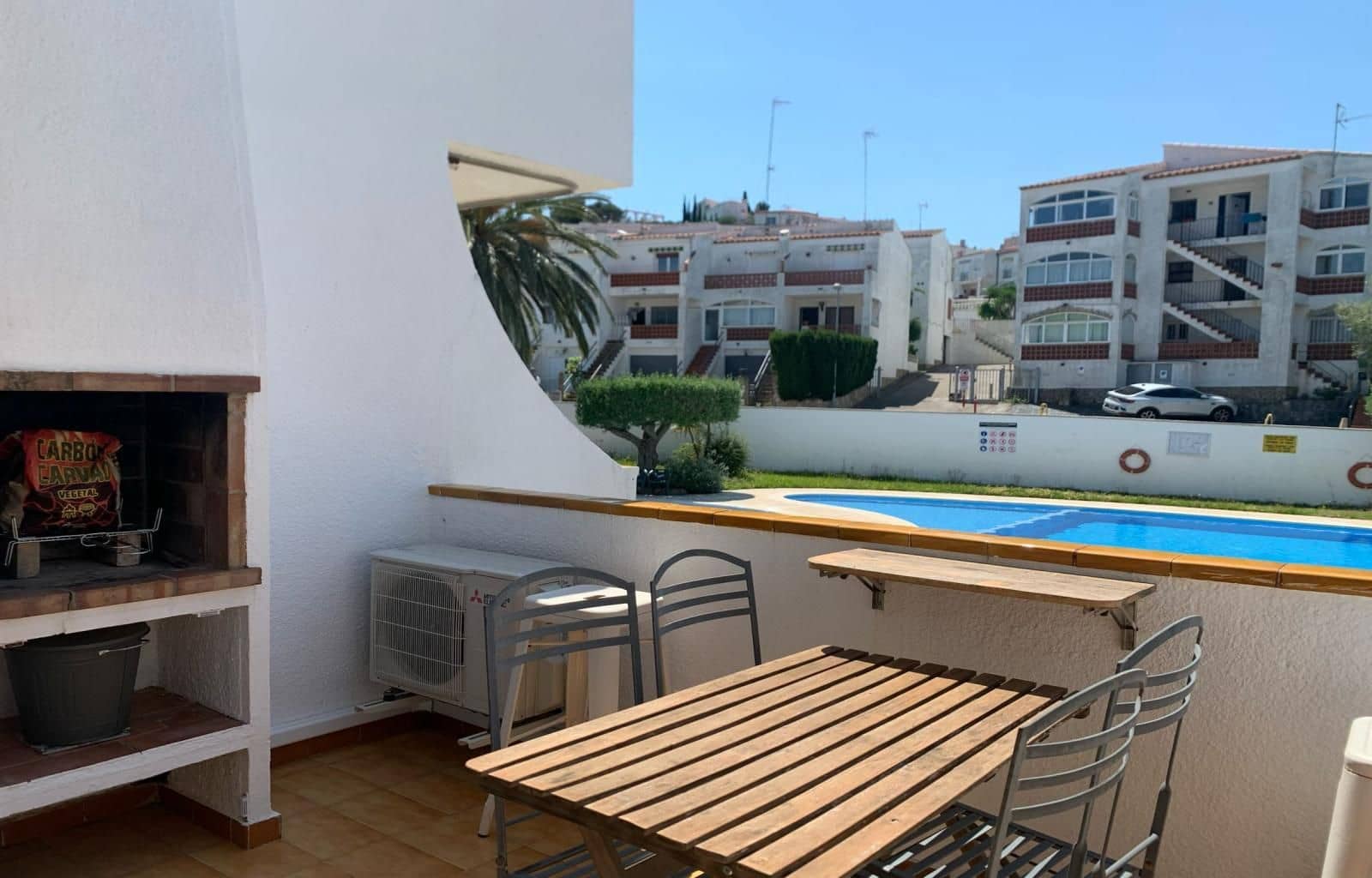 1 bedroom Flat for sale in Roses with pool garage - € 145,000 (Ref: 9849955)