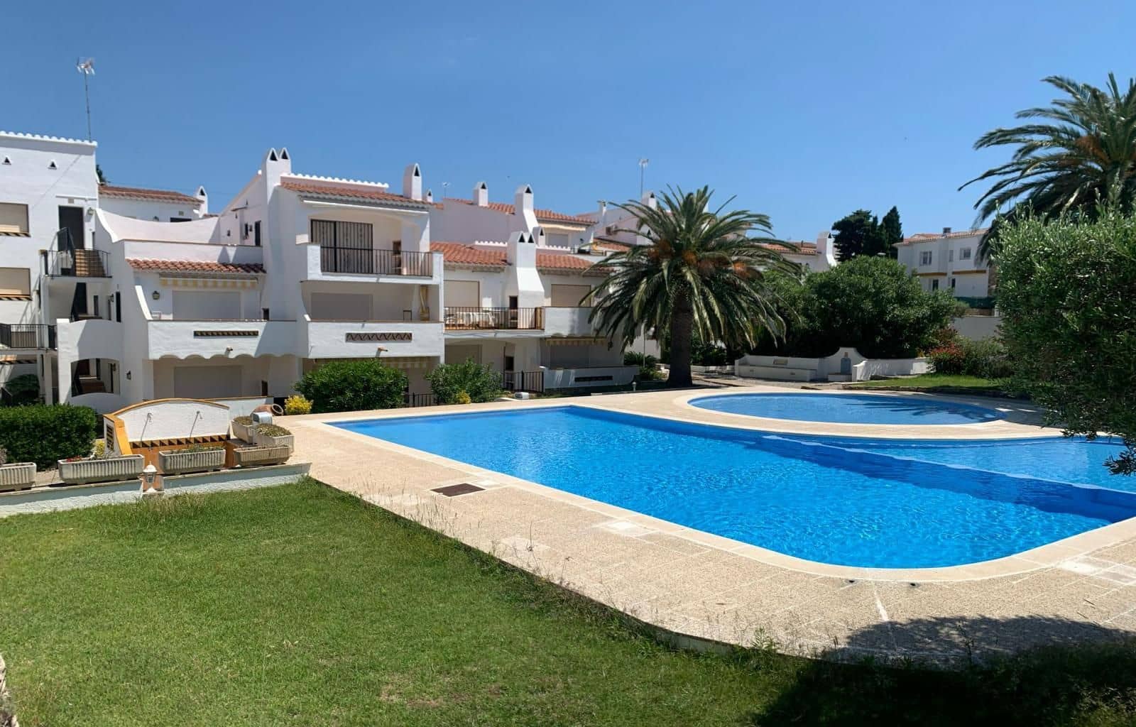 1 bedroom Flat for sale in Roses with pool garage - € 145,000 (Ref: 9849955)
