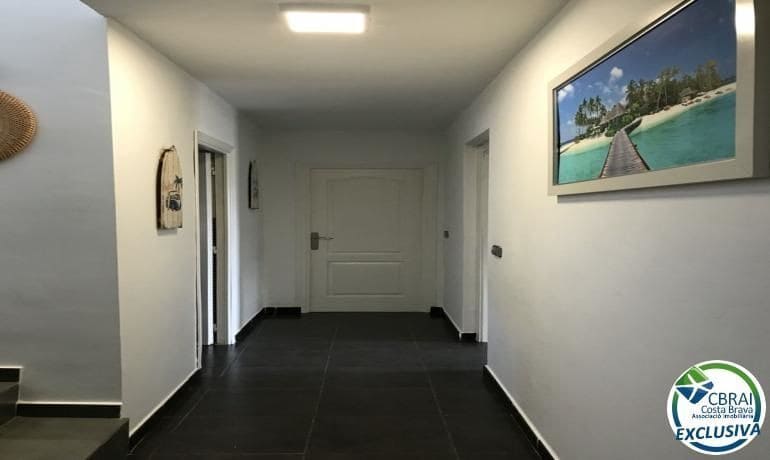 5 bedroom Villa for sale in Roses - € 460,000 (Ref: 9879331)