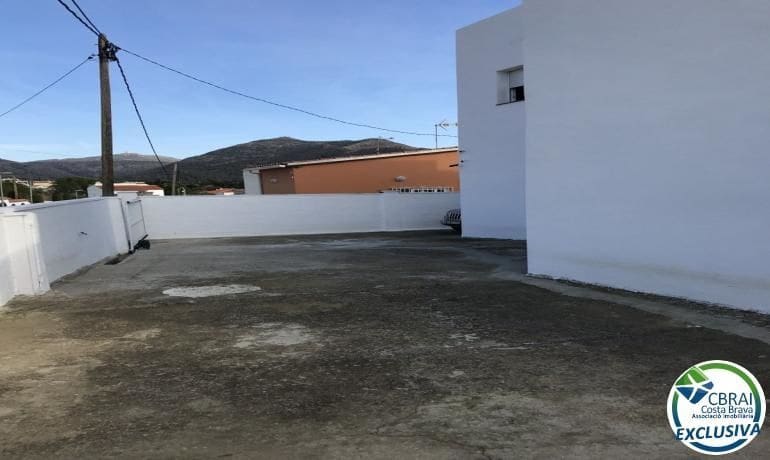 5 bedroom Villa for sale in Roses - € 460,000 (Ref: 9879331)