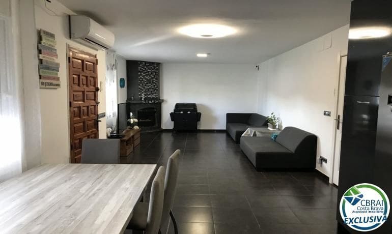 5 bedroom Villa for sale in Roses - € 460,000 (Ref: 9879331)