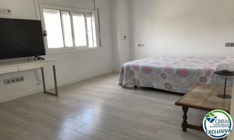 5 bedroom Villa for sale in Roses - € 460,000 (Ref: 9879331)