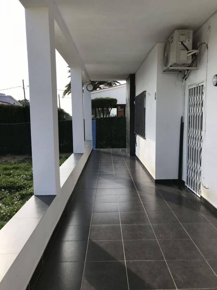5 bedroom Villa for sale in Roses - € 460,000 (Ref: 9879331)