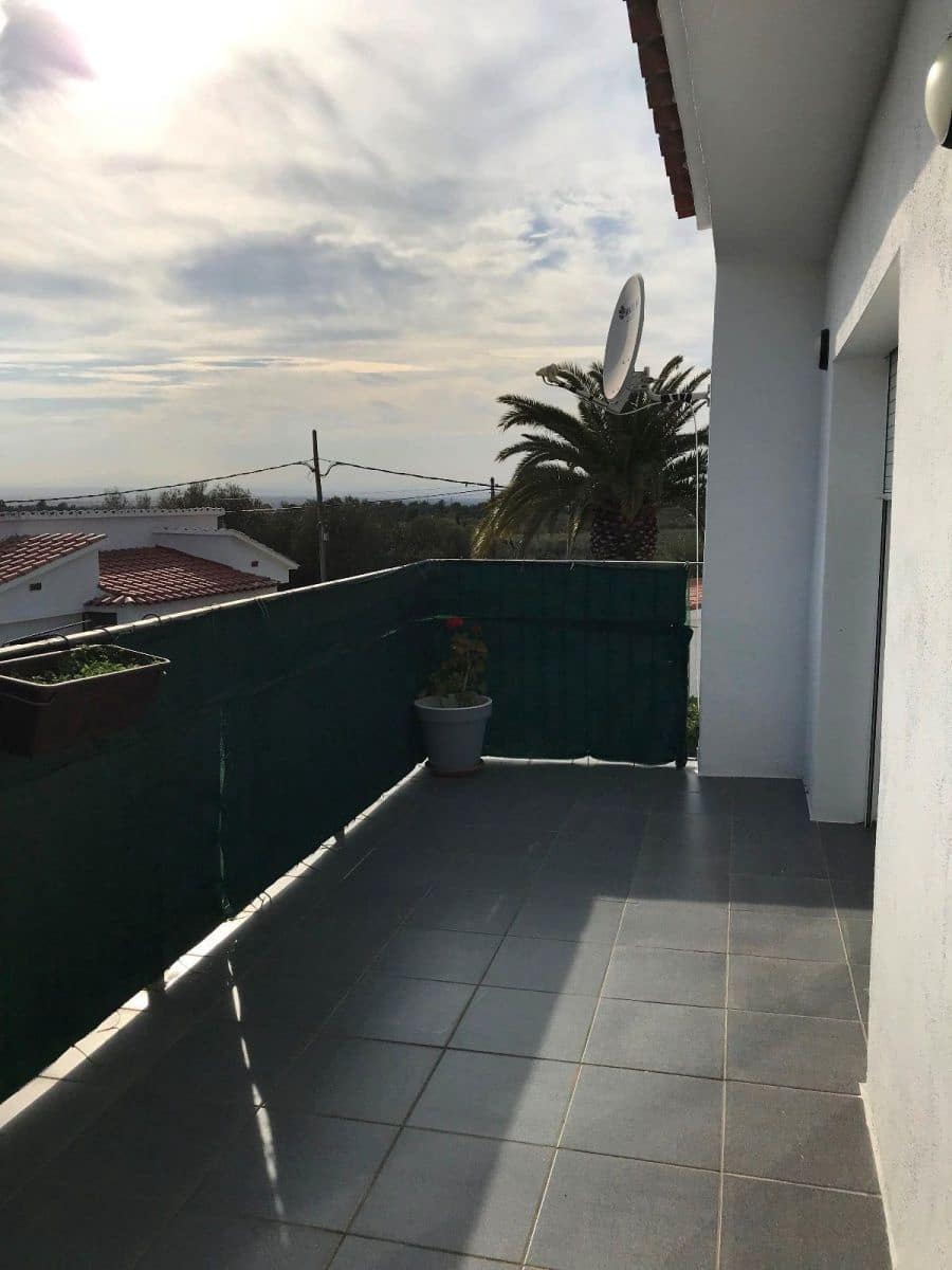 5 bedroom Villa for sale in Roses - € 460,000 (Ref: 9879331)