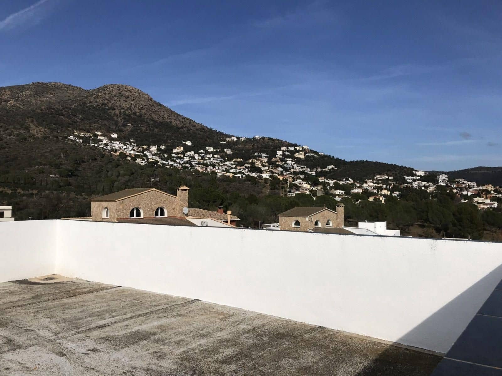 5 bedroom Villa for sale in Roses - € 460,000 (Ref: 9879331)