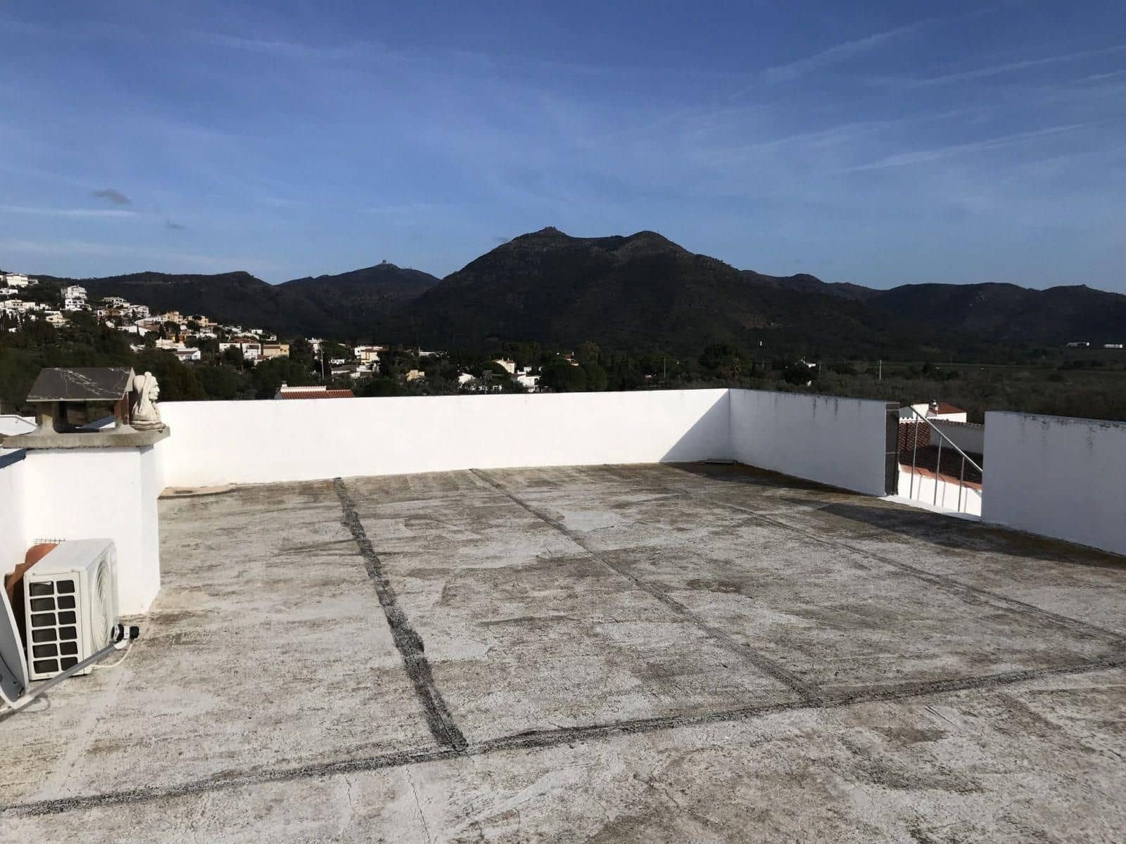 5 bedroom Villa for sale in Roses - € 460,000 (Ref: 9879331)