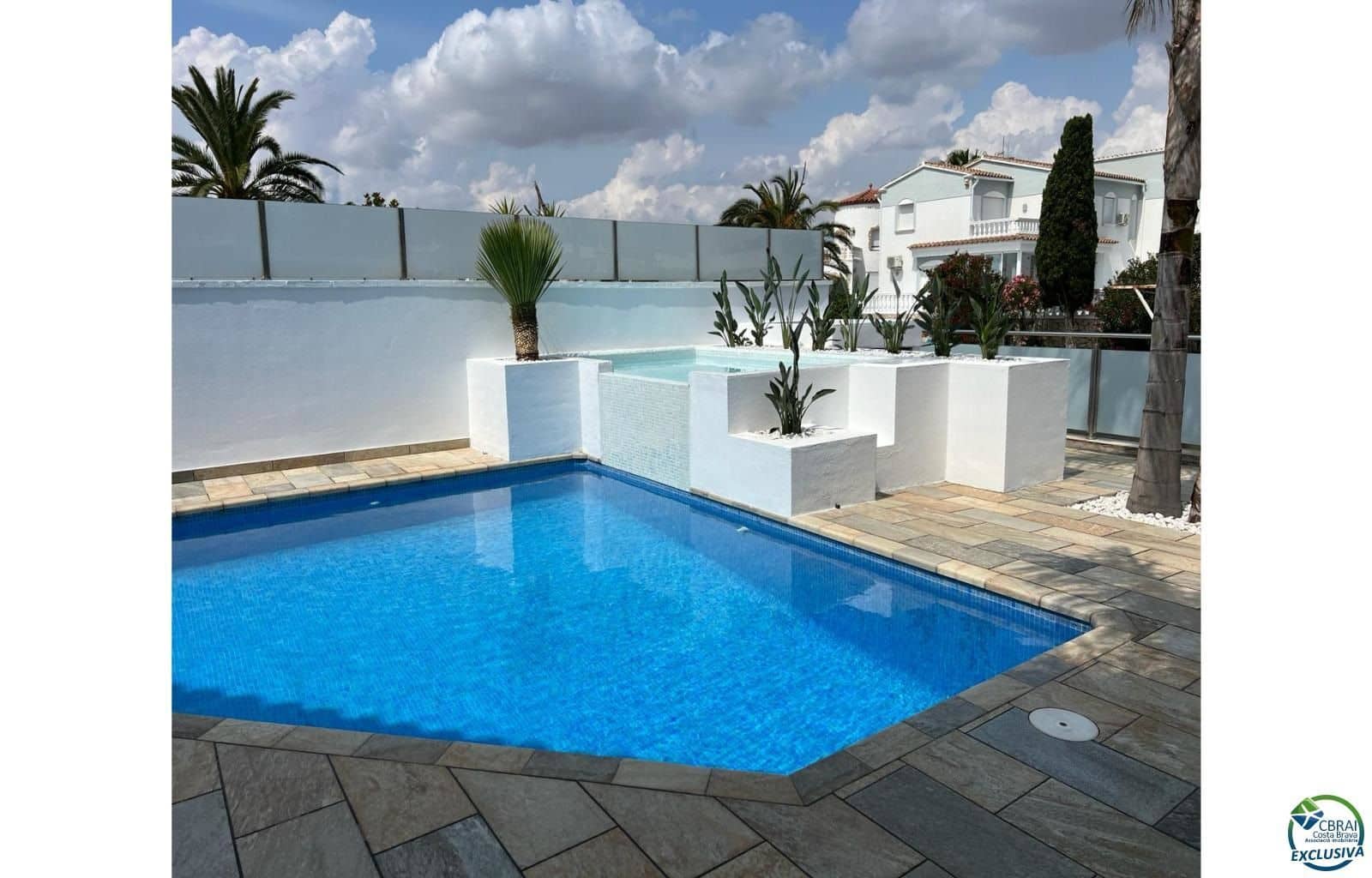 4 soverom Villa til salgs i Empuriabrava med svømmebasseng garasje - € 1 099 000 (Ref: 9879332)