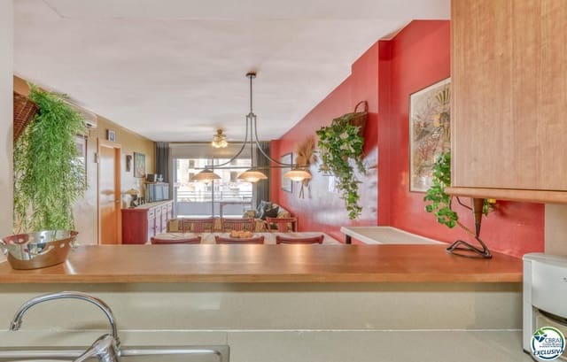 2 soverom Leilighet til salgs i Roses med svømmebasseng garasje - € 298 000 (Ref: 9879337)
