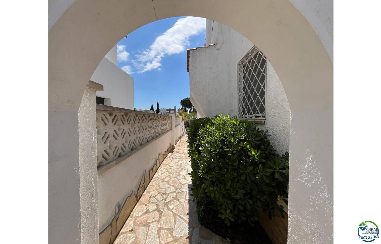 3 sypialnia Willa na sprzedaż w Empuriabrava z basenem garażem - 795 000 € (Ref: 9879351)