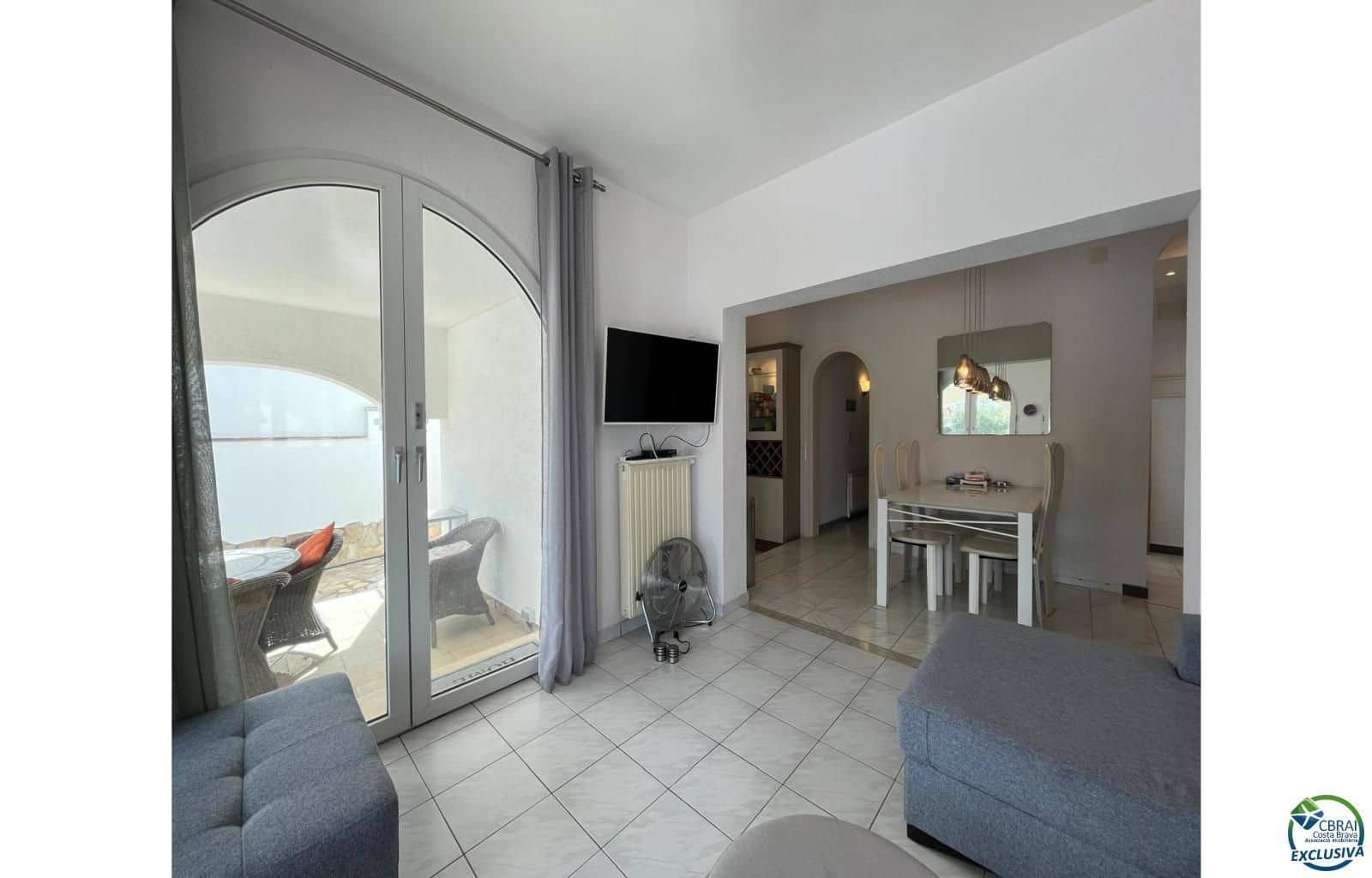 3 sypialnia Willa na sprzedaż w Empuriabrava z basenem garażem - 795 000 € (Ref: 9879351)
