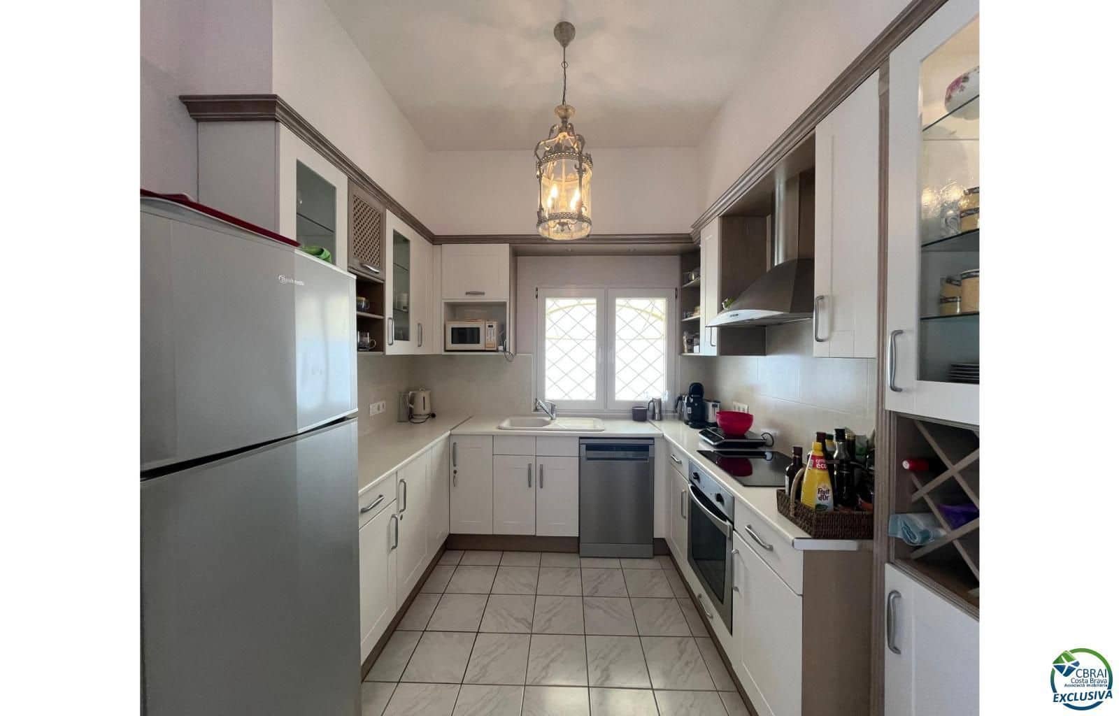 3 sypialnia Willa na sprzedaż w Empuriabrava z basenem garażem - 795 000 € (Ref: 9879351)