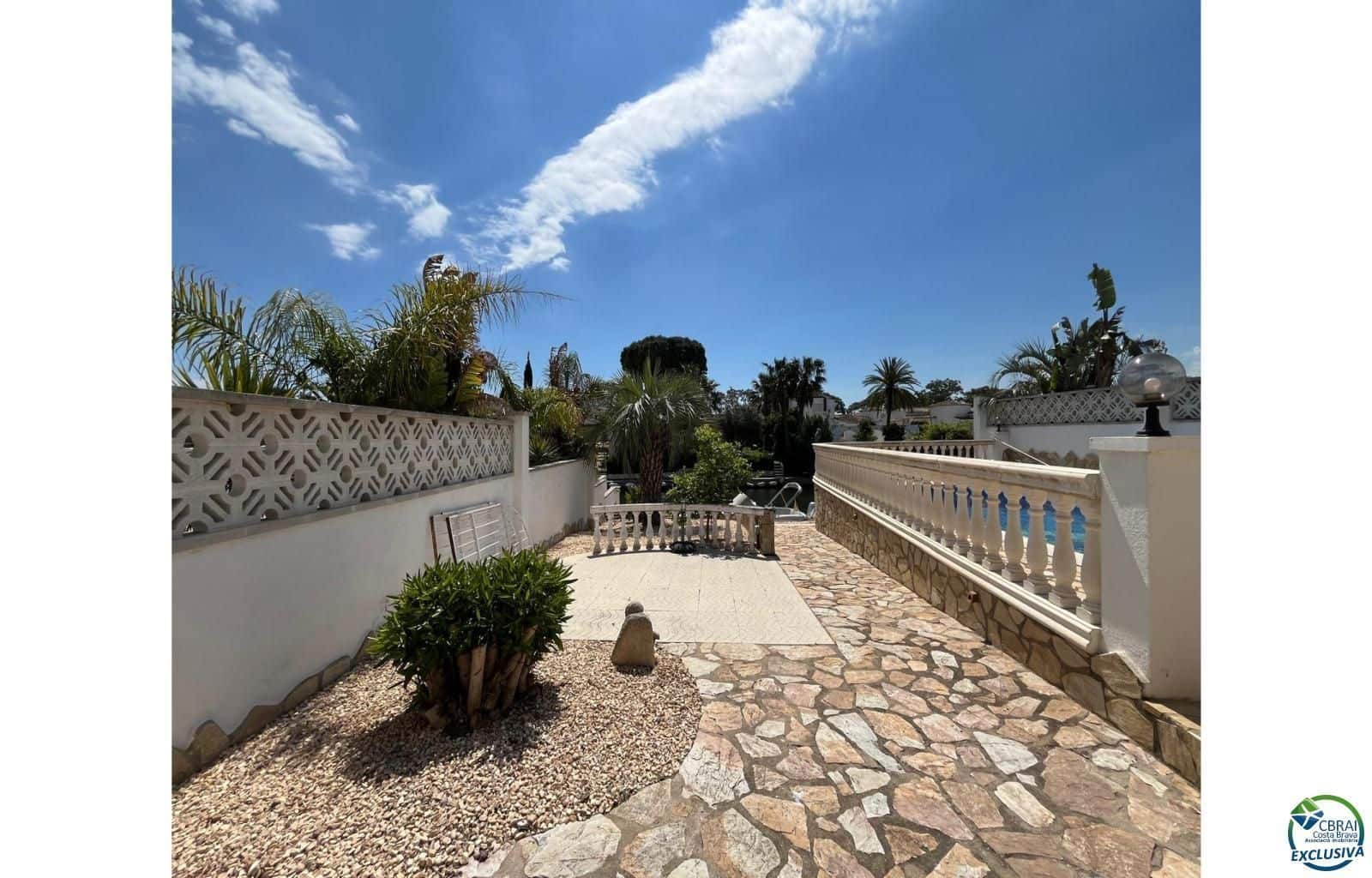 3 sypialnia Willa na sprzedaż w Empuriabrava z basenem garażem - 795 000 € (Ref: 9879351)