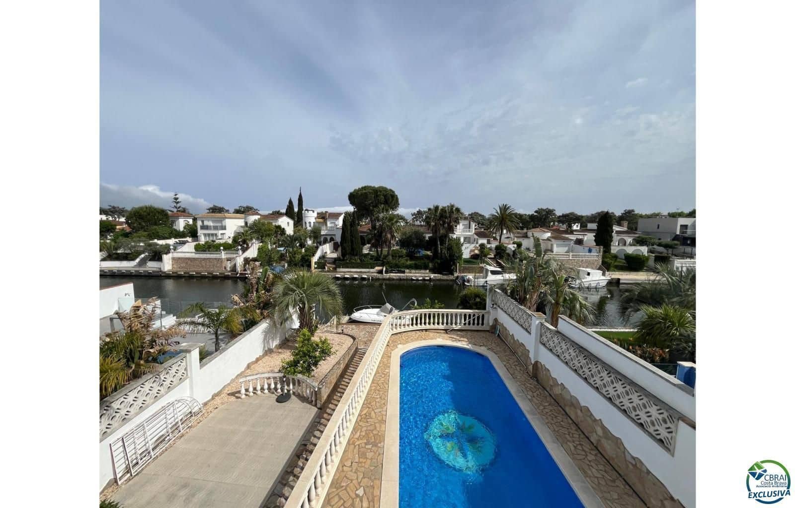 3 sypialnia Willa na sprzedaż w Empuriabrava z basenem garażem - 795 000 € (Ref: 9879351)