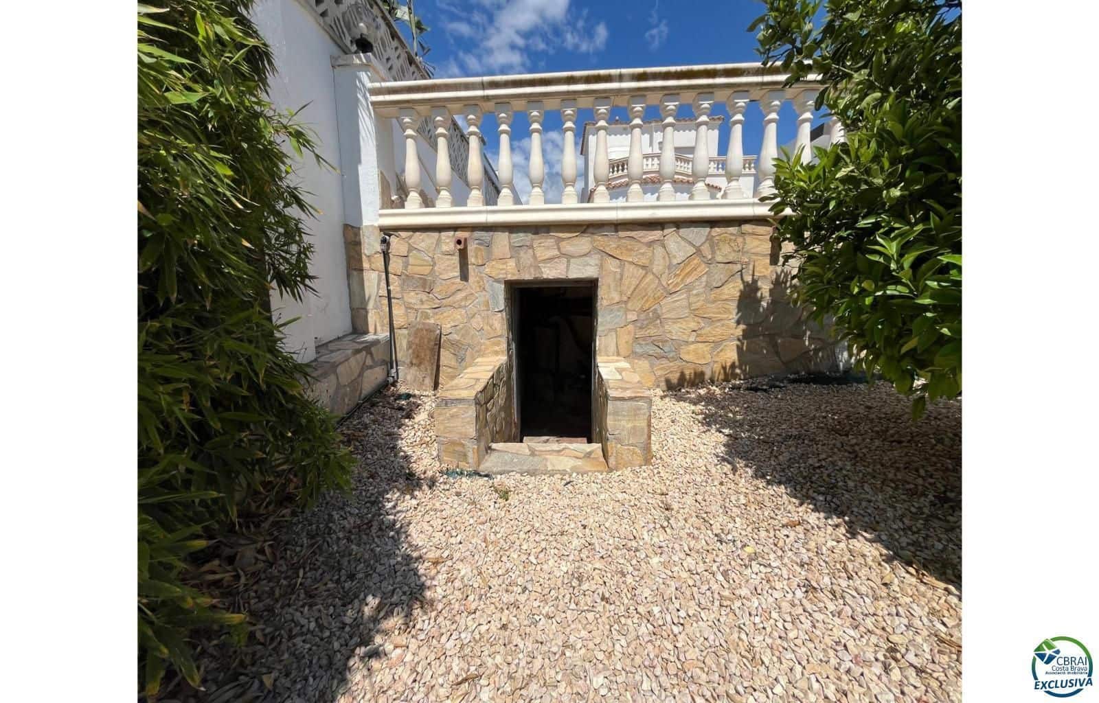 3 sypialnia Willa na sprzedaż w Empuriabrava z basenem garażem - 795 000 € (Ref: 9879351)
