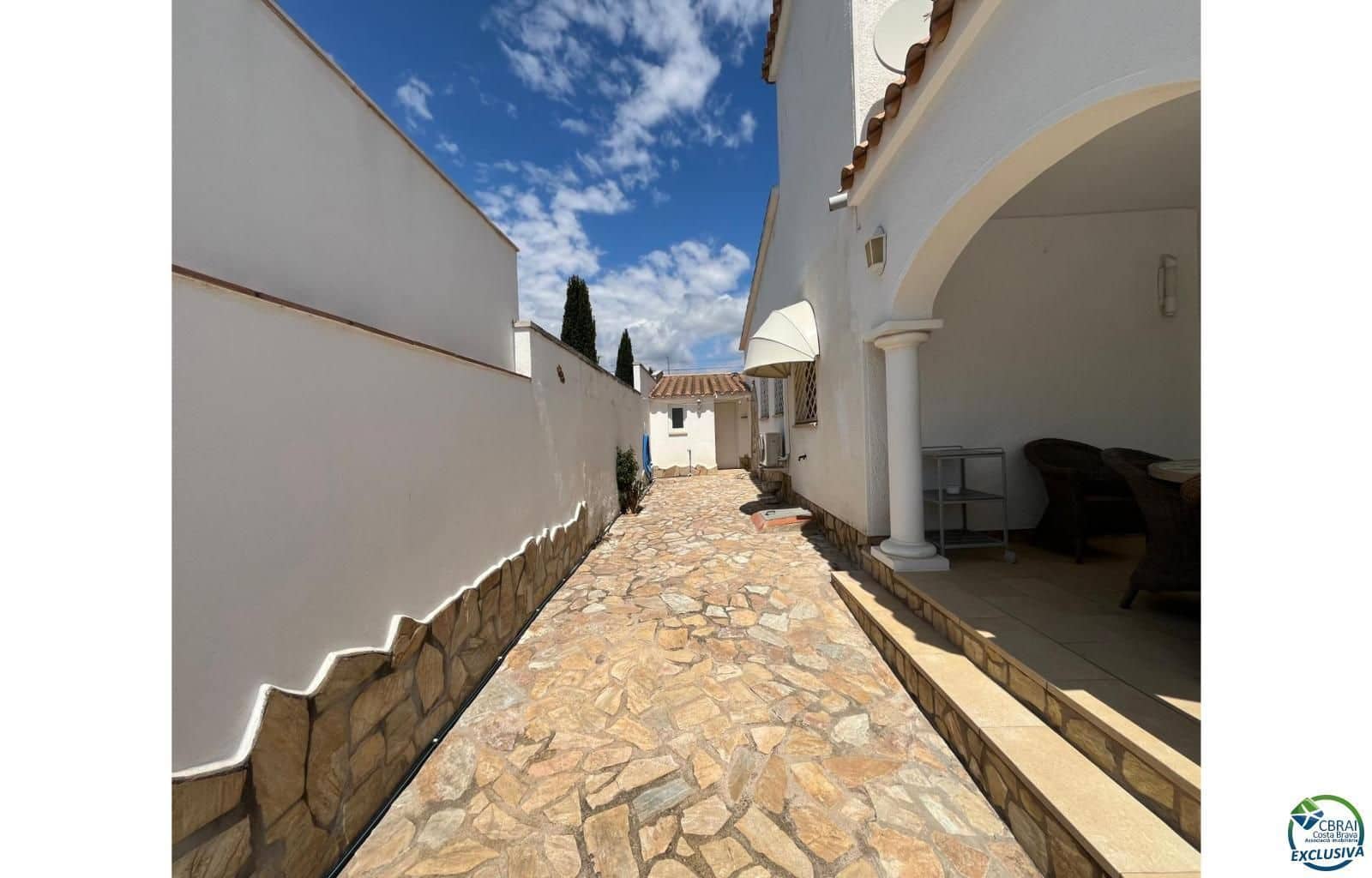 3 sypialnia Willa na sprzedaż w Empuriabrava z basenem garażem - 795 000 € (Ref: 9879351)