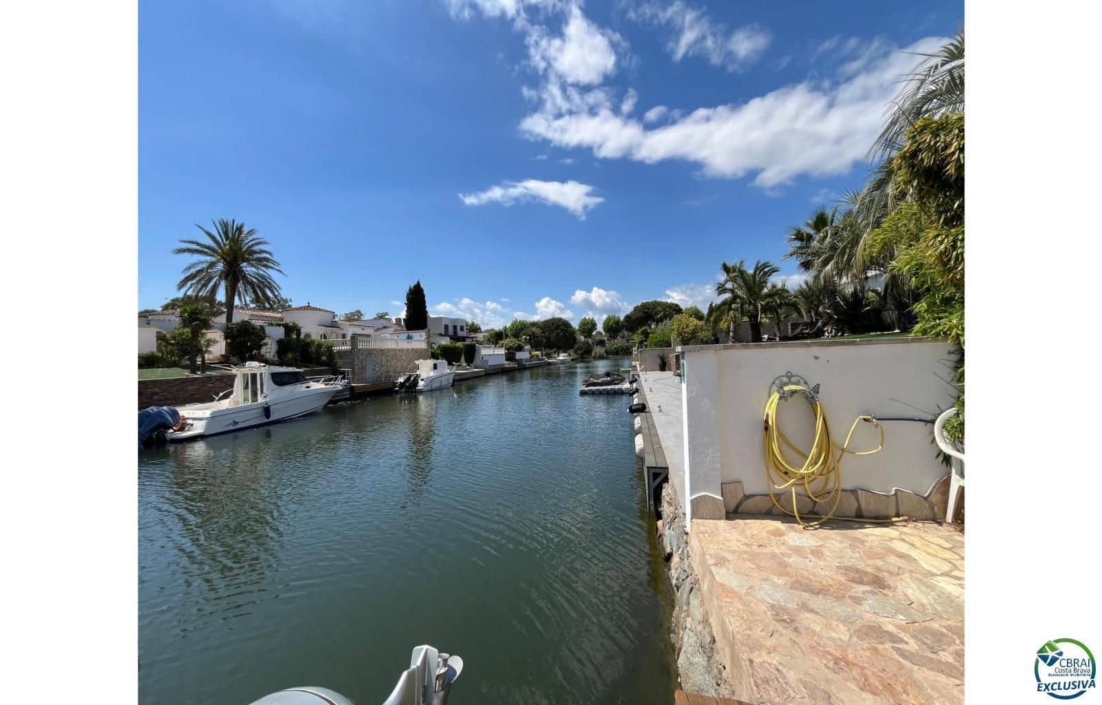 3 sypialnia Willa na sprzedaż w Empuriabrava z basenem garażem - 795 000 € (Ref: 9879351)