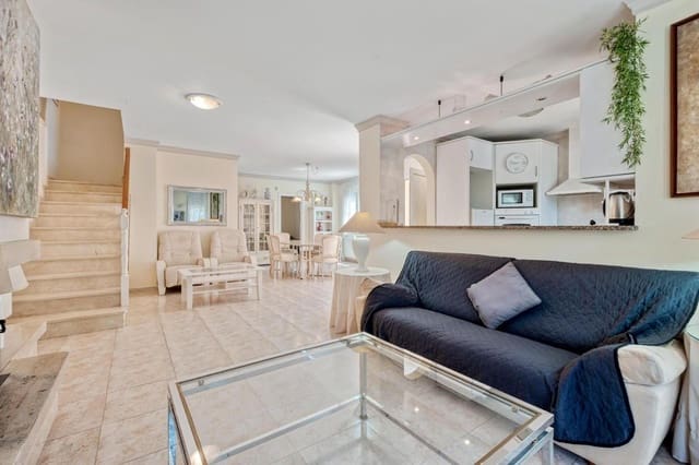5 makuuhuone Huvila myytävänä paikassa Empuriabrava, Castelló d'Empúries mukana uima-altaan 
autotalli - 470 000 € (Ref: 9879352)