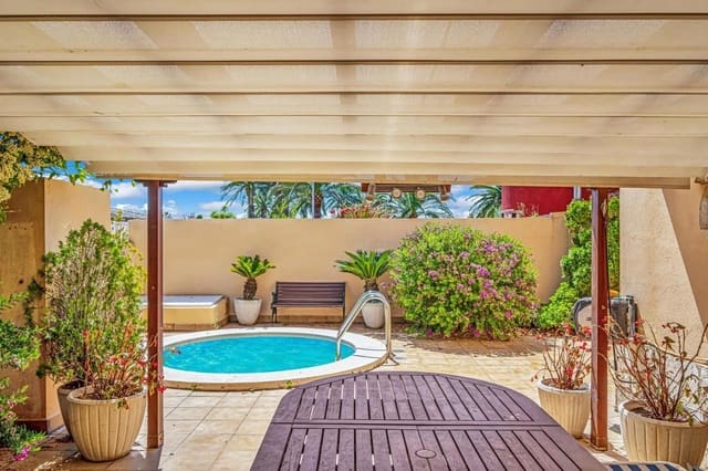 5 makuuhuone Huvila myytävänä paikassa Empuriabrava, Castelló d'Empúries mukana uima-altaan 
autotalli - 470 000 € (Ref: 9879352)