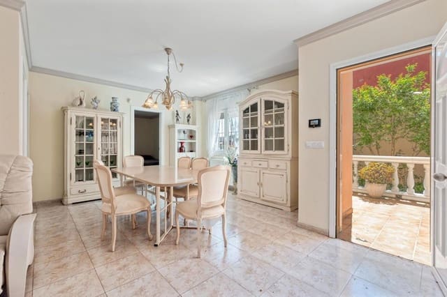 5 makuuhuone Huvila myytävänä paikassa Empuriabrava, Castelló d'Empúries mukana uima-altaan 
autotalli - 470 000 € (Ref: 9879352)