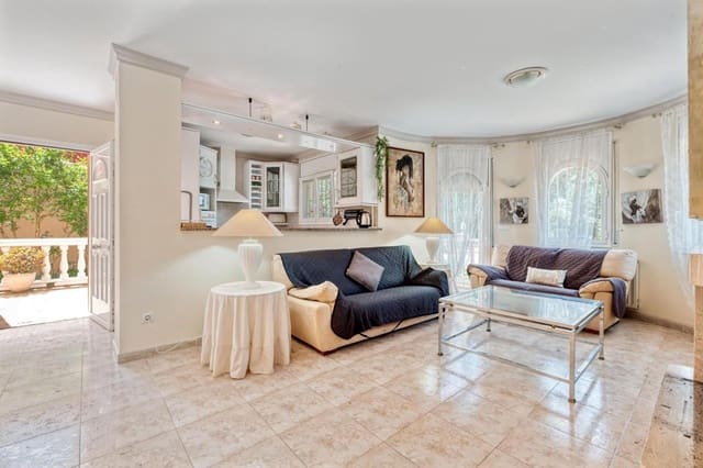 5 makuuhuone Huvila myytävänä paikassa Empuriabrava, Castelló d'Empúries mukana uima-altaan 
autotalli - 470 000 € (Ref: 9879352)